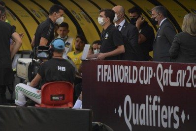 Anvisa interrompe partida na Neo Química Arena e seleção argentina deixa o gramado durante o duelo contra o Brasil