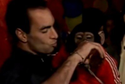 Edmundo revive polêmica de cerveja e chipanzé: 'me ferrei feio'