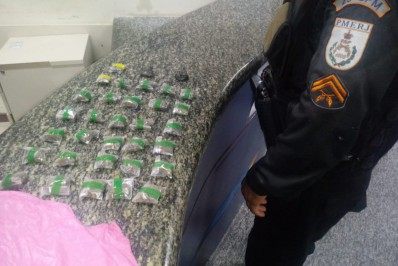 Polícia Militar apreende drogas em Saquarema