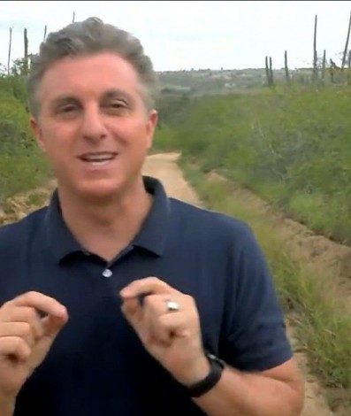 Luciano Huck na abertura do 'Domingão' - Reprodução/Globo