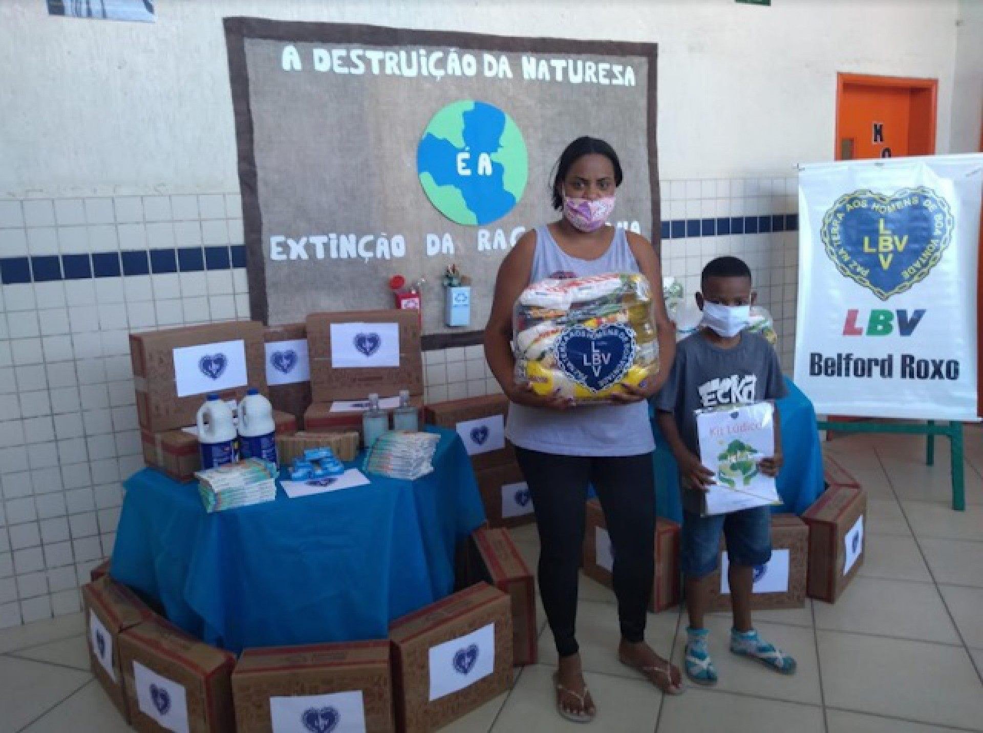 Famílias receberam cestas básicas da LBV - Divulgação / LBV