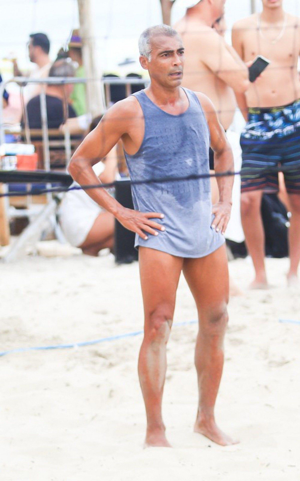 Rom&aacute;rio joga futev&ocirc;lei em praia do Rio