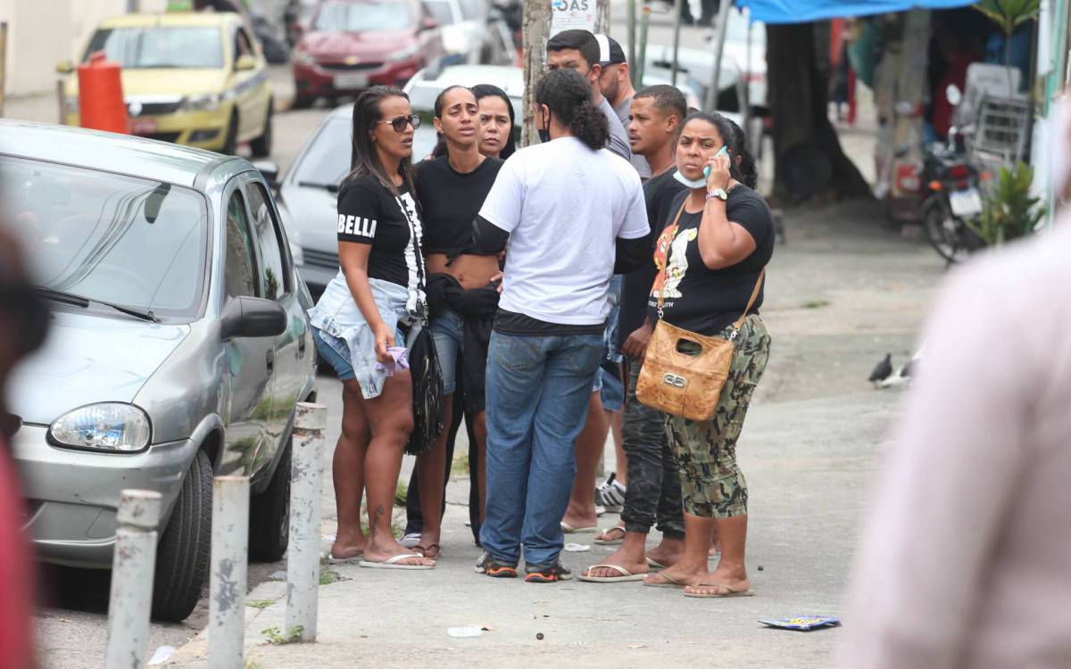 Irmãs são baleadas durante baile funk no Complexo da Maré. Uma delas morreu e a outra está em estado grave no Hospital Getulio Vargas.  - Cléber Mendes