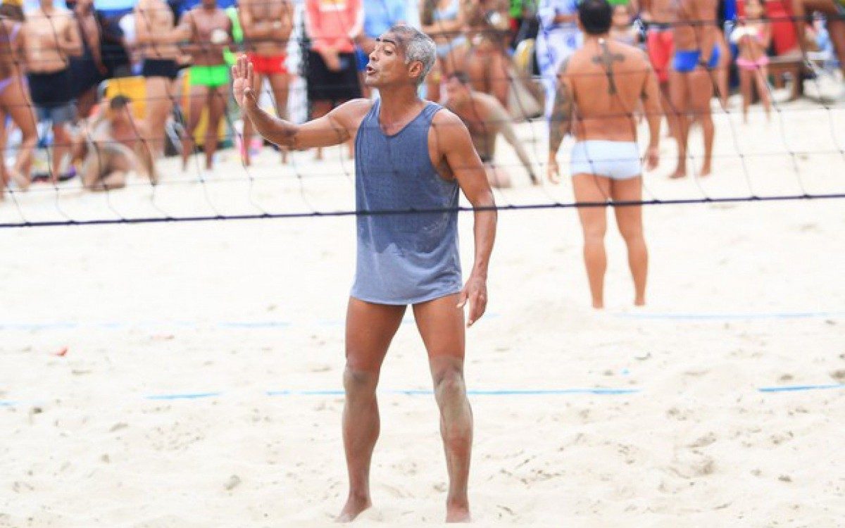 Romário joga futevôlei em praia do Rio - Fabricio Pioyani/AgNews