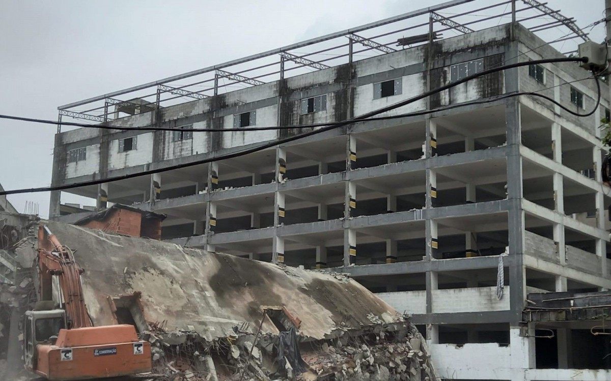 Demolição acontece a partir de uma decisão judicial de dezembro de 2020 - Divulgação/Subprefeitura de Jacarepaguá