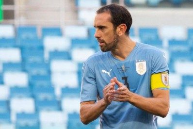 Zagueiro da seleção uruguaia elogia Arrascaeta e recebe convite de torcedores: 'Vem para o Flamengo'