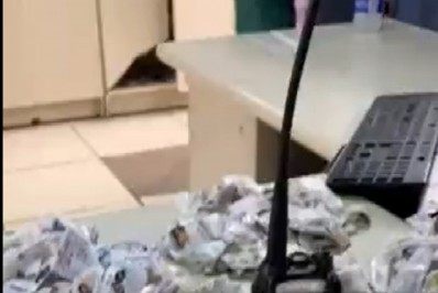 PM apreende arma e drogas e três bandidos são presos em Belford Roxo