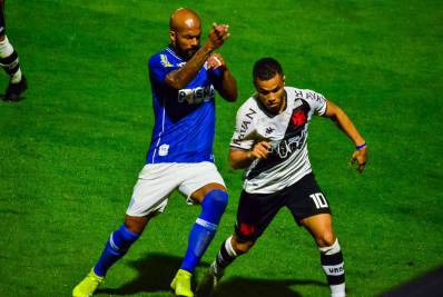 Sistema defensivo volta a cometer muitos erros e Vasco acaba derrotado pelo Avaí