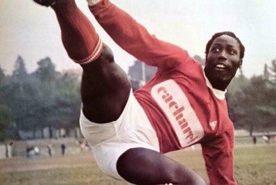 Morre ex-zagueiro da seleção francesa que ficou 39 anos em coma