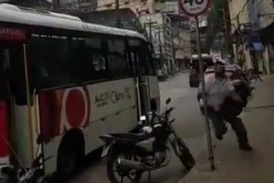 Manhã de tiroteio assusta moradores da Rocinha