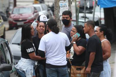 Adolescente baleada em baile funk na Maré tem quadro de saúde estável