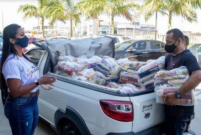 Sindicato de Bancários doa uma tonelada de alimentos para a Vacinação Solidária