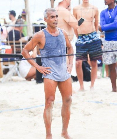 Romário joga futevôlei em praia do Rio - Fabricio Pioyani/AgNews