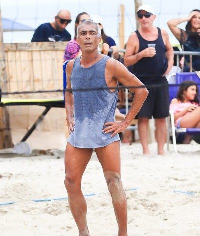 Romário joga futevôlei em praia do Rio - Fabricio Pioyani/AgNews