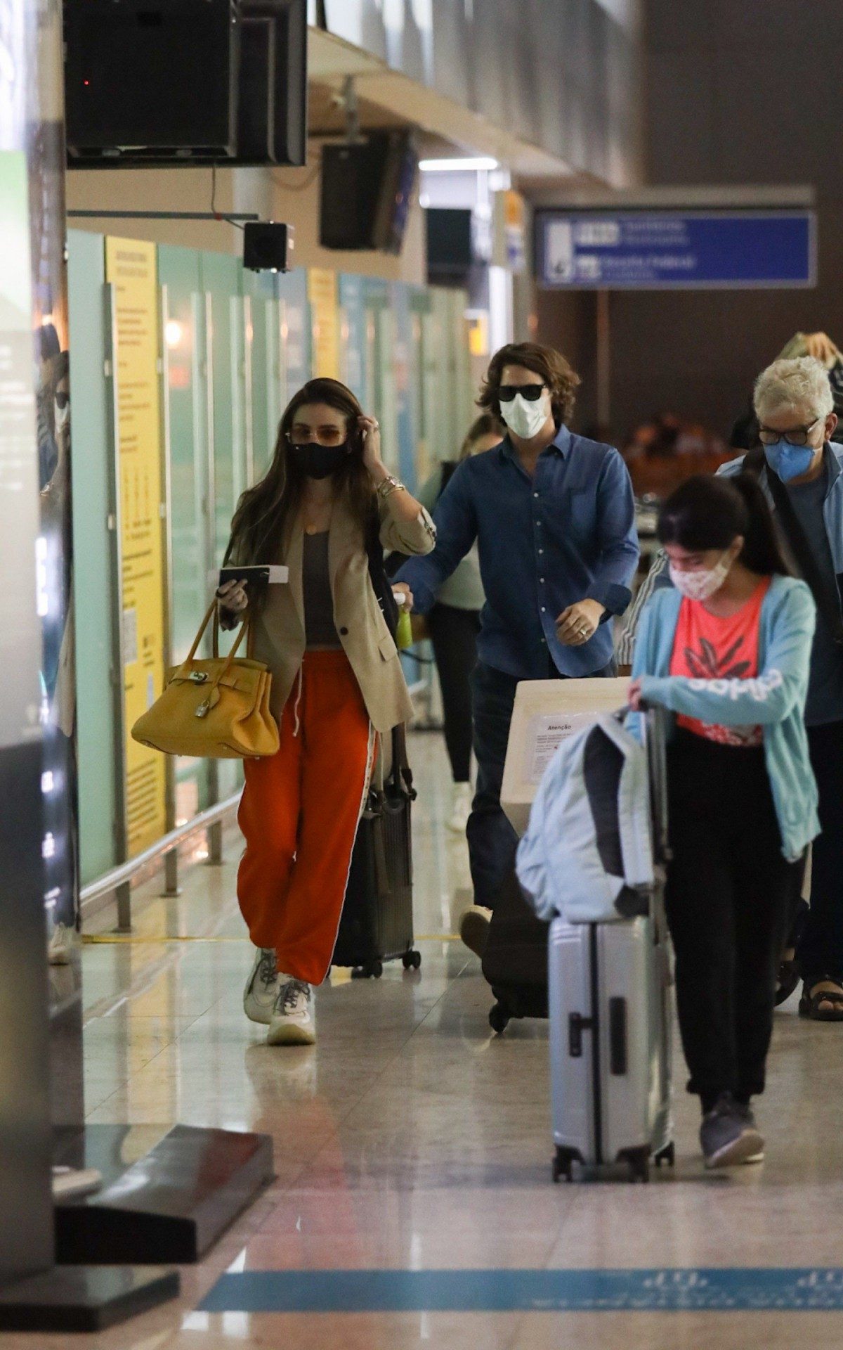 Giulia Be e R&ocirc;mulo Arantes Neto