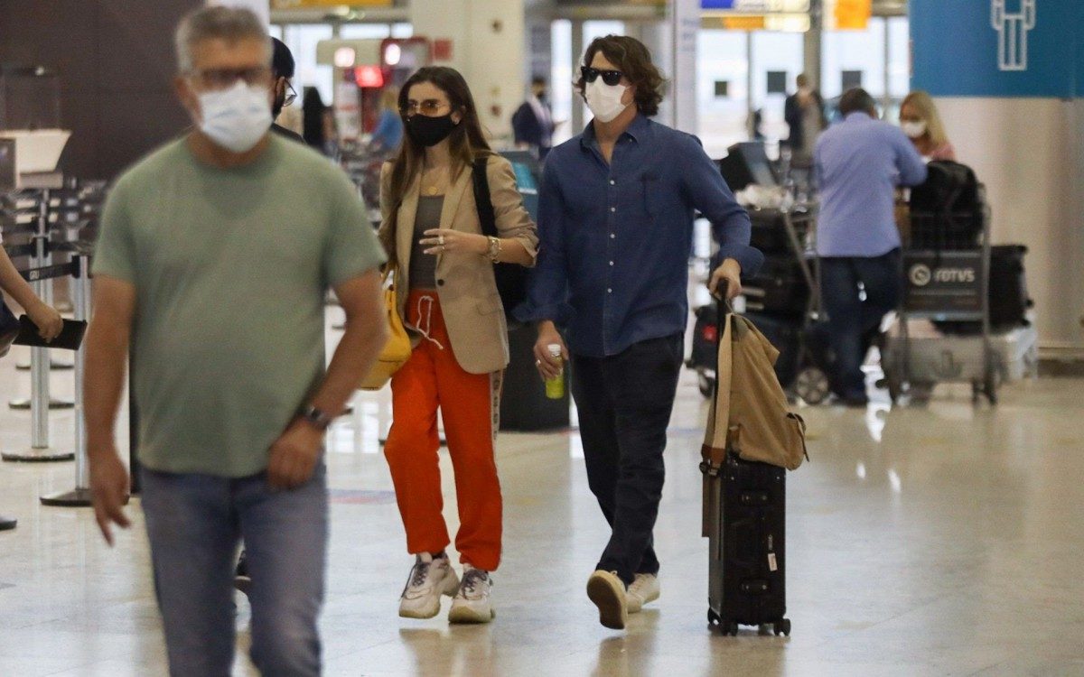 Giulia Be e R&ocirc;mulo Arantes Neto