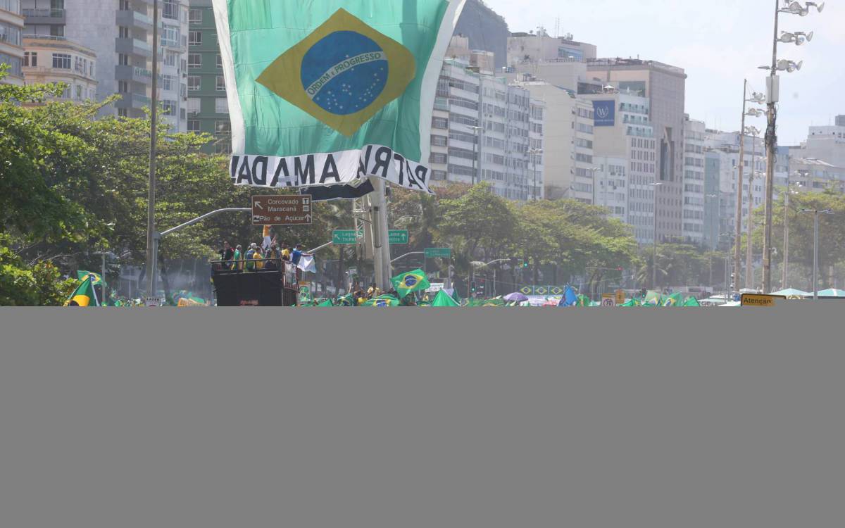 Rio,07/09/2021-COPACABANA, Manifestacao pro Presidente Jair Bolsonaro em Copacabana,manifestantes se concentraram neste feriado de Sete de Setembro na praia de Copacabana,na foto, manifestantes durante o ato pro Bolsonaro.Foto: Cleber Mendes/Ag&Atilde;&ordf;ncia O Dia