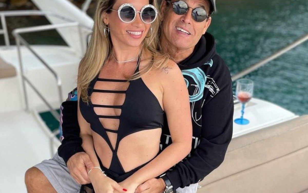 S&eacute;rgio Mallandro e a namorada, a carioca Danielly Borges