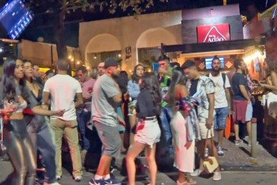 Cariocas lotam boate e bares durante madrugada de feriado