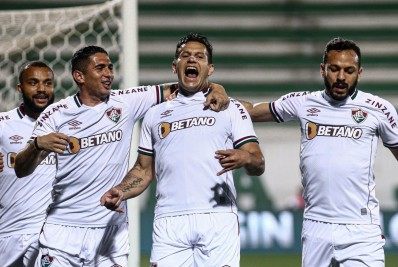 Fluminense sofre no segundo tempo, mas bate Chapecoense em Santa Catarina