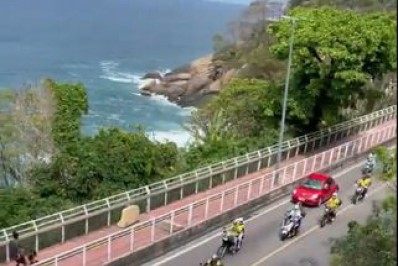Vídeo: moradores do Vidigal atiram ovos em bolsonaristas que passam pela Avenida Niemeyer