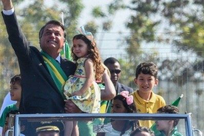 Pesquisa aponta que 75% dos brasileiros acreditam que democracia está em risco