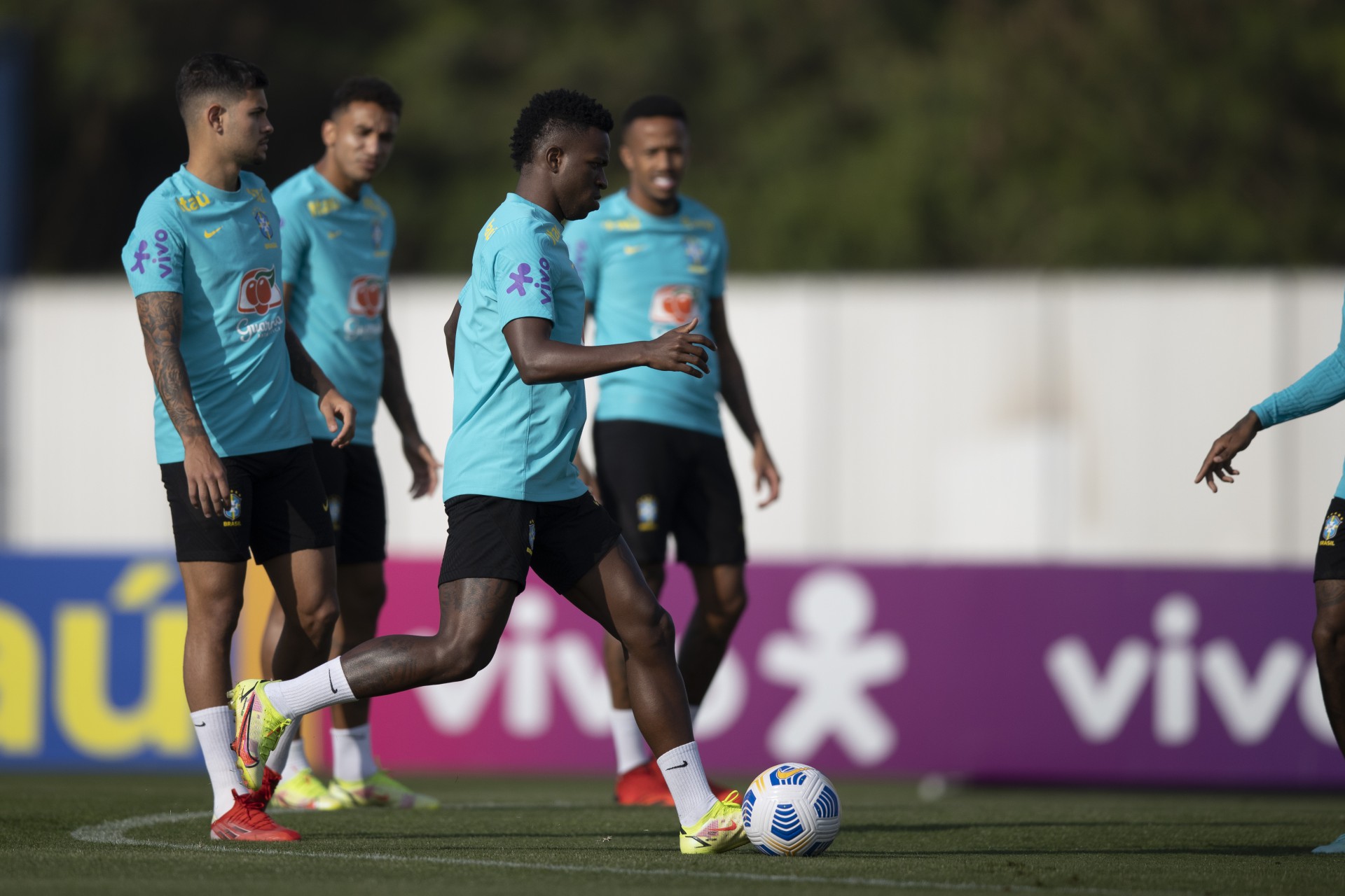 Seleção brasileira faz último treino em São Paulo e viaja ao Recife
