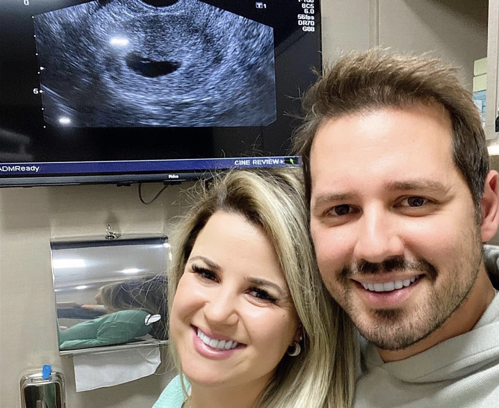 De Nuccio e Larissa Laibida não cabem em si de tanta felicidade - Reprodução/Instagram