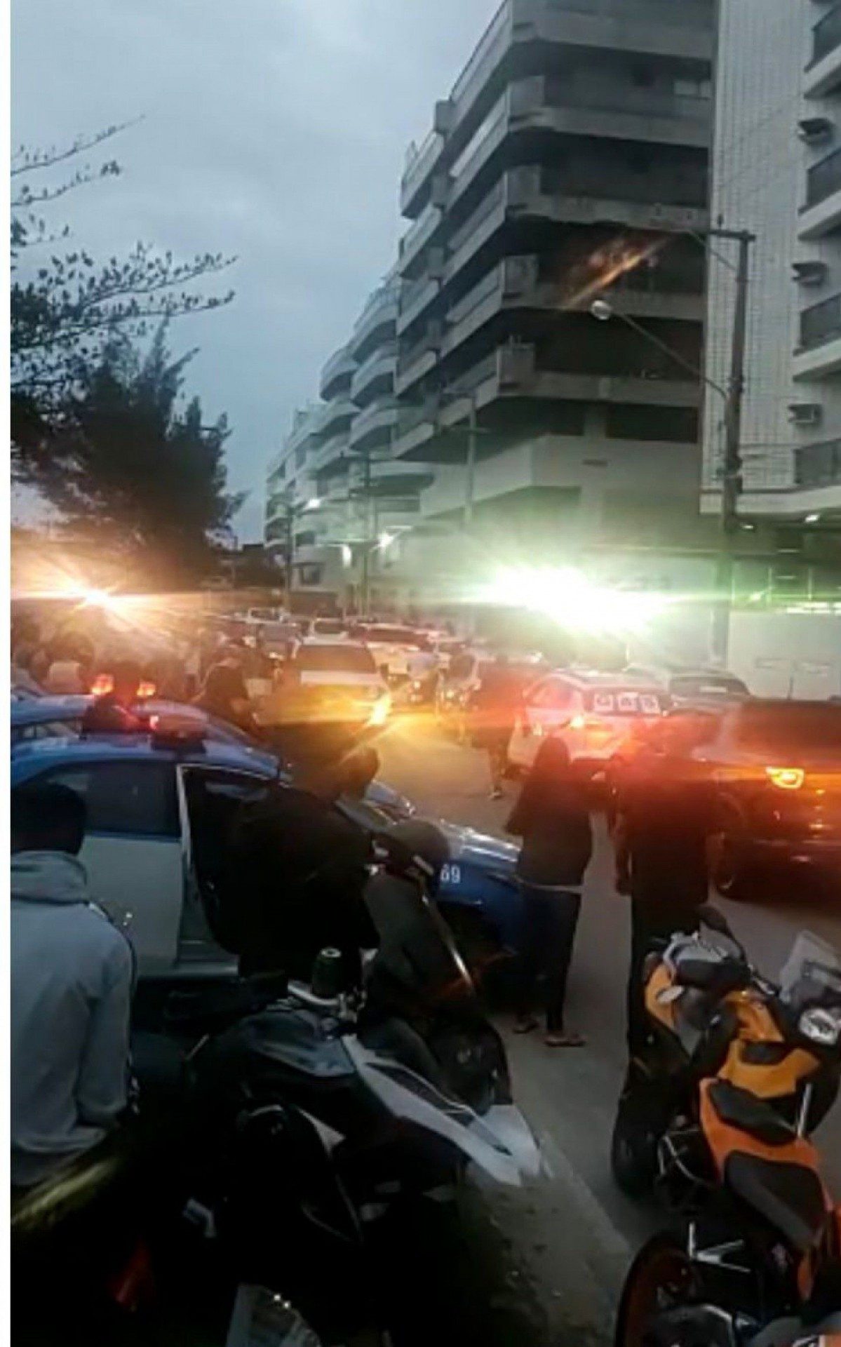 A carreata foi maior do que a de apoio ao presidente Bolsonaro que aconteceu mais cedo tamb&eacute;m na orla. 