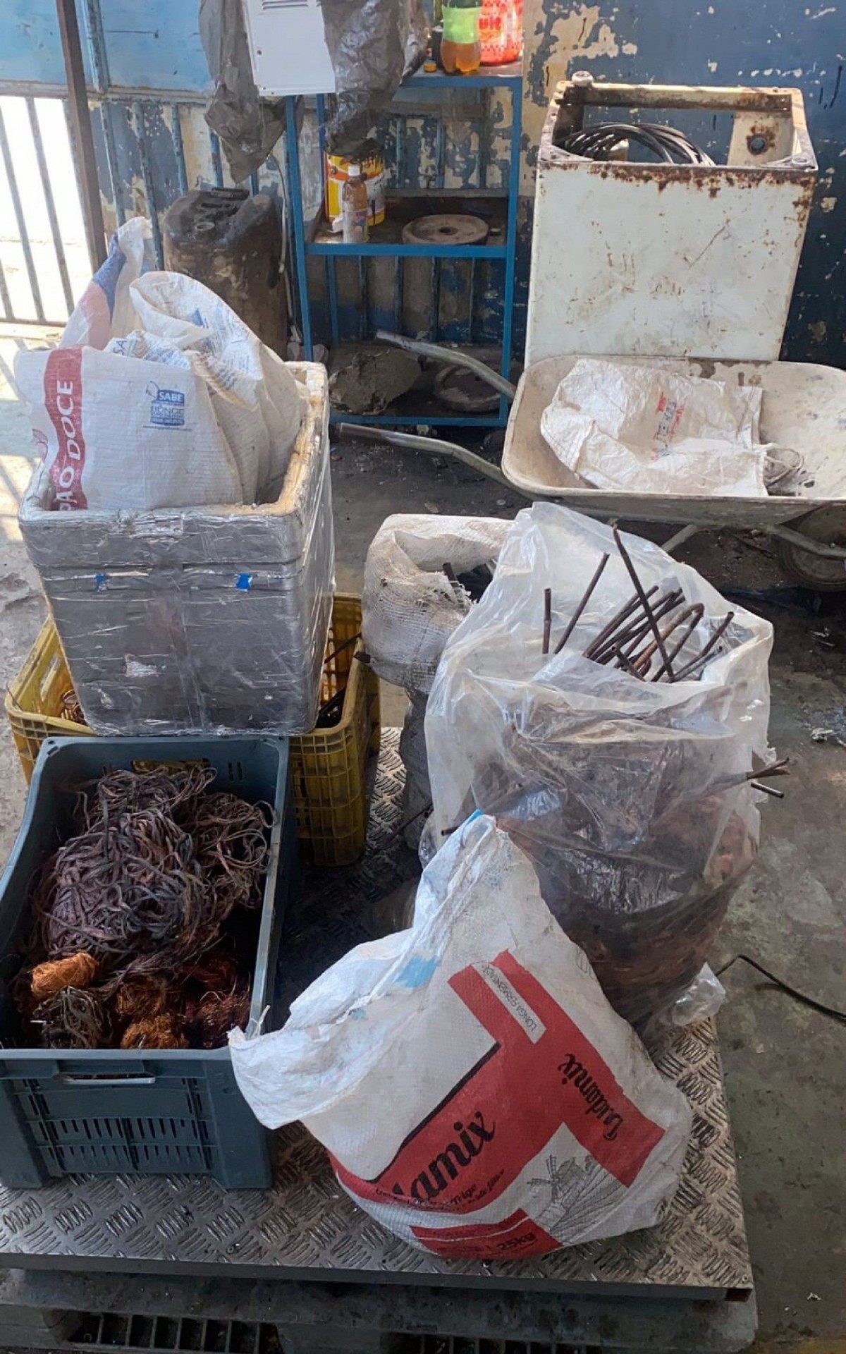 Todo o material apreendido pelos policiais militares do 39&ordm; BPM