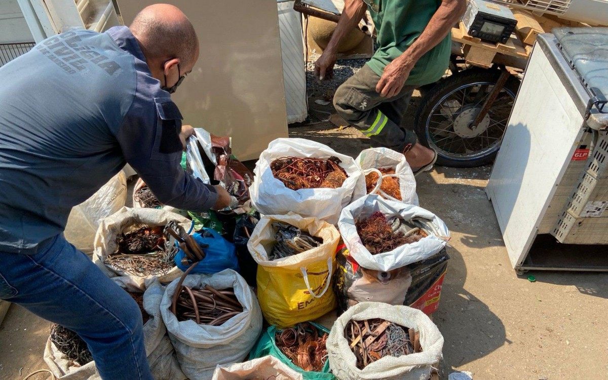 Na a&ccedil;&atilde;o Caminhos do Cobre II, policiais civis da DRF apreenderam milhares de fios de cobre em ferros-velhos que seriam da Supervia 