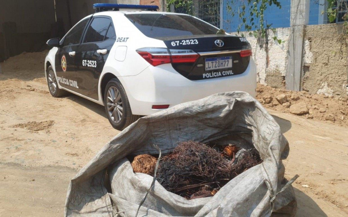 Na a&ccedil;&atilde;o Caminhos do Cobre II, policiais civis apreenderam milhares de fios de cobre em ferros-velhos 