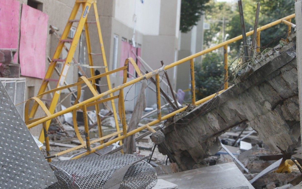 Geral - Explosao na fabrica das pastilhas Valdas atinge predio vizinho e deixa feridos, na Gardenia Azul, zona oeste do Rio. - Reginaldo Pimenta / Agencia O Dia