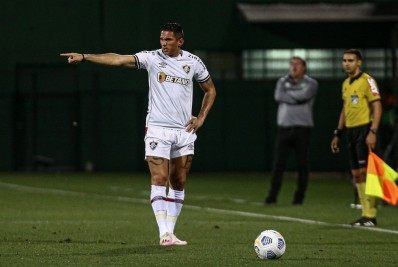 Danilo Barcelos celebra triunfo do Fluminense sobre Chapecoense: 'Vitória dificílima'