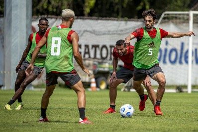 Rodrigo Caio treina e pode ser relacionado pelo Flamengo contra Palmeiras