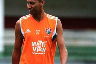 Ex-zagueiro do Fluminense relembra falta de chances no clube: 'Às vezes não tem como ir contra o sistema'