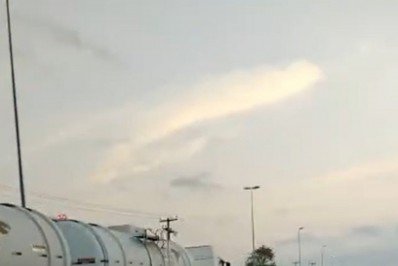 Caminhoneiros ocupam BR-101 e BR-116 em manifestação em apoio a Bolsonaro