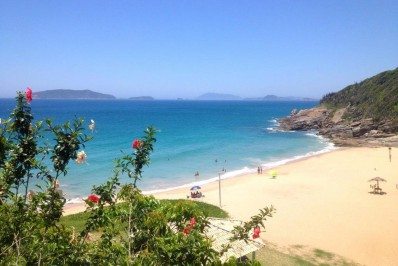 Praias das Caravelas, Forno, Foca e Tucuns em Búzios perto da certificação da Bandeira Azul 