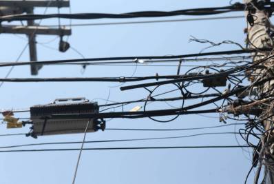 Operação de fiscalização da Light no Recreio descobre 20 'gatos de energia' em comércios