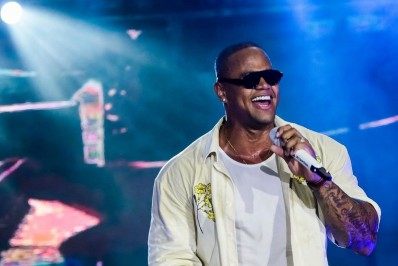 Fãs estranham perfil de Léo Santana cheio de bundas e suspeitam de invasão