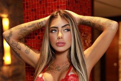 Vídeo! MC Mirella é atacada após show e faz desabafo: 'Falta de respeito'