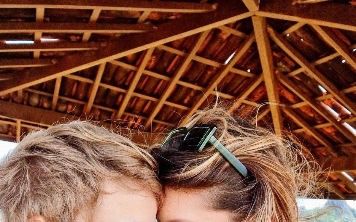 Marcella Rica e Vit&oacute;ria Strada curtem f&eacute;rias em Fernando de Noronha