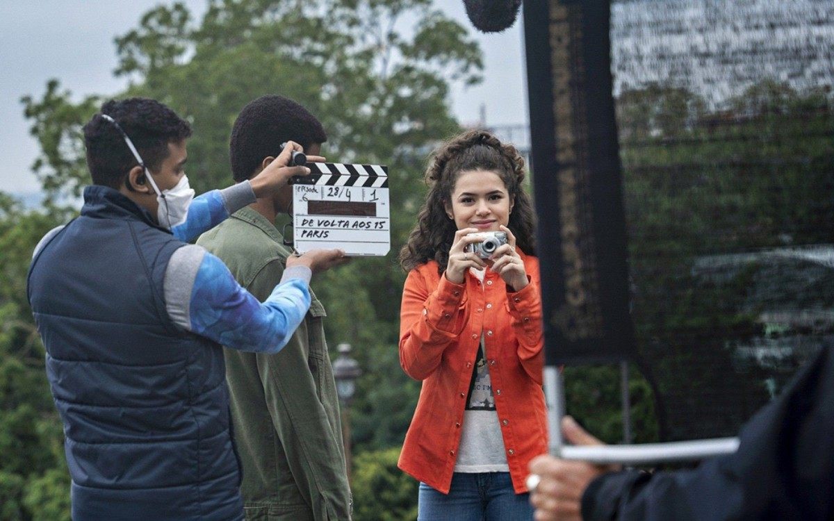 Fotos revelam os bastidores na Europa e, pela primeira vez, o elenco caracterizado