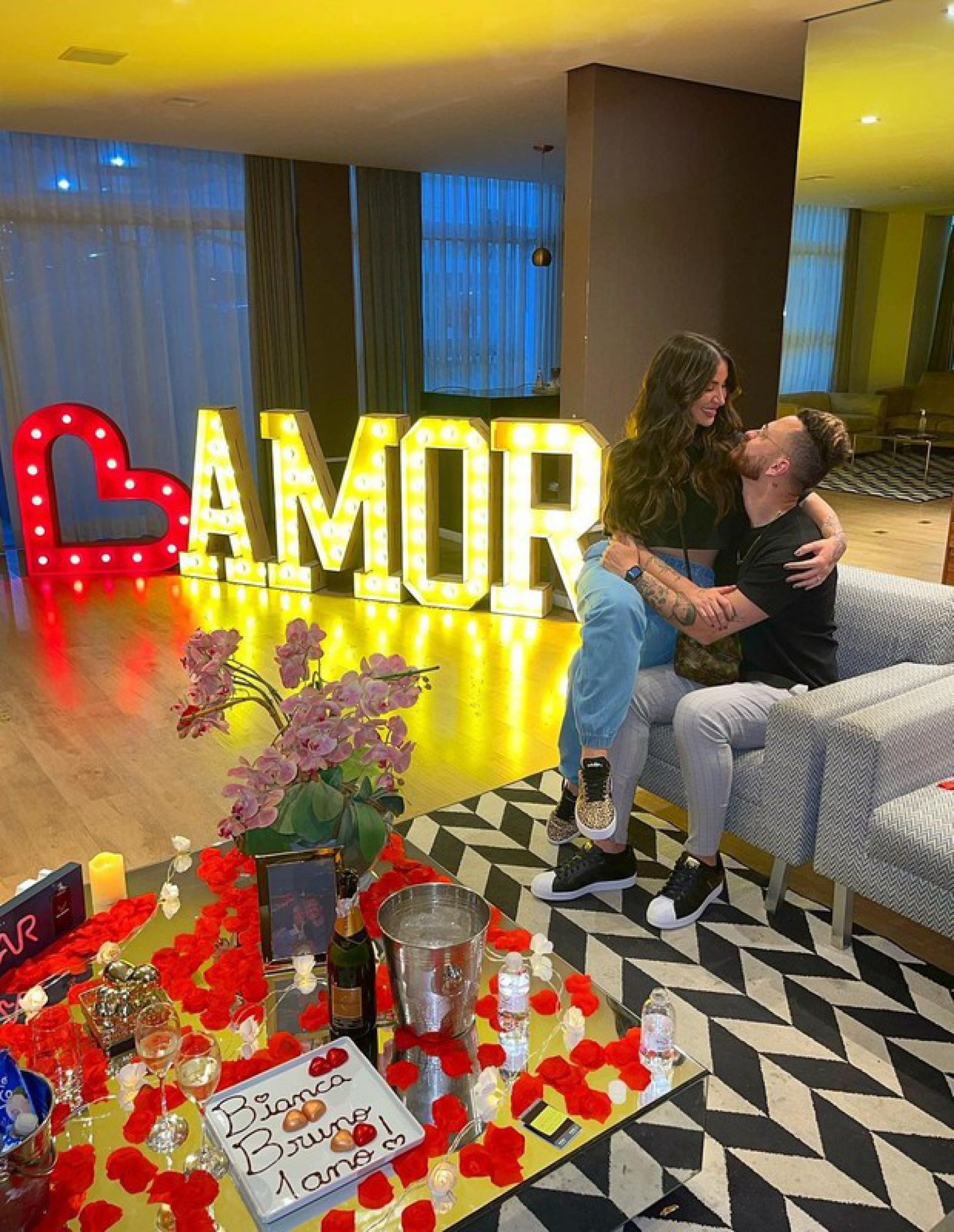 Bianca Andrade e Fred comemoram um ano de namoro em grande estilo - Reprodução Internet 