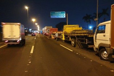 PRF confirma concentração de caminhoneiros em 15 estados e atua na liberação das rodovias