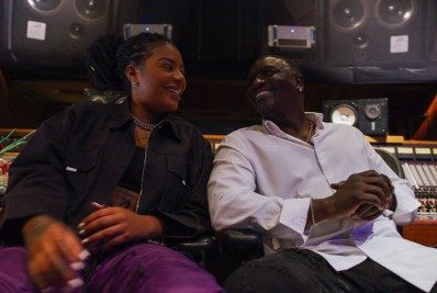 Vem feat aí? Ludmilla revela encontro com Akon em estúdio