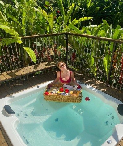 Marcella Rica e Vitória Strada curtem férias em Fernando de Noronha - Reprodução