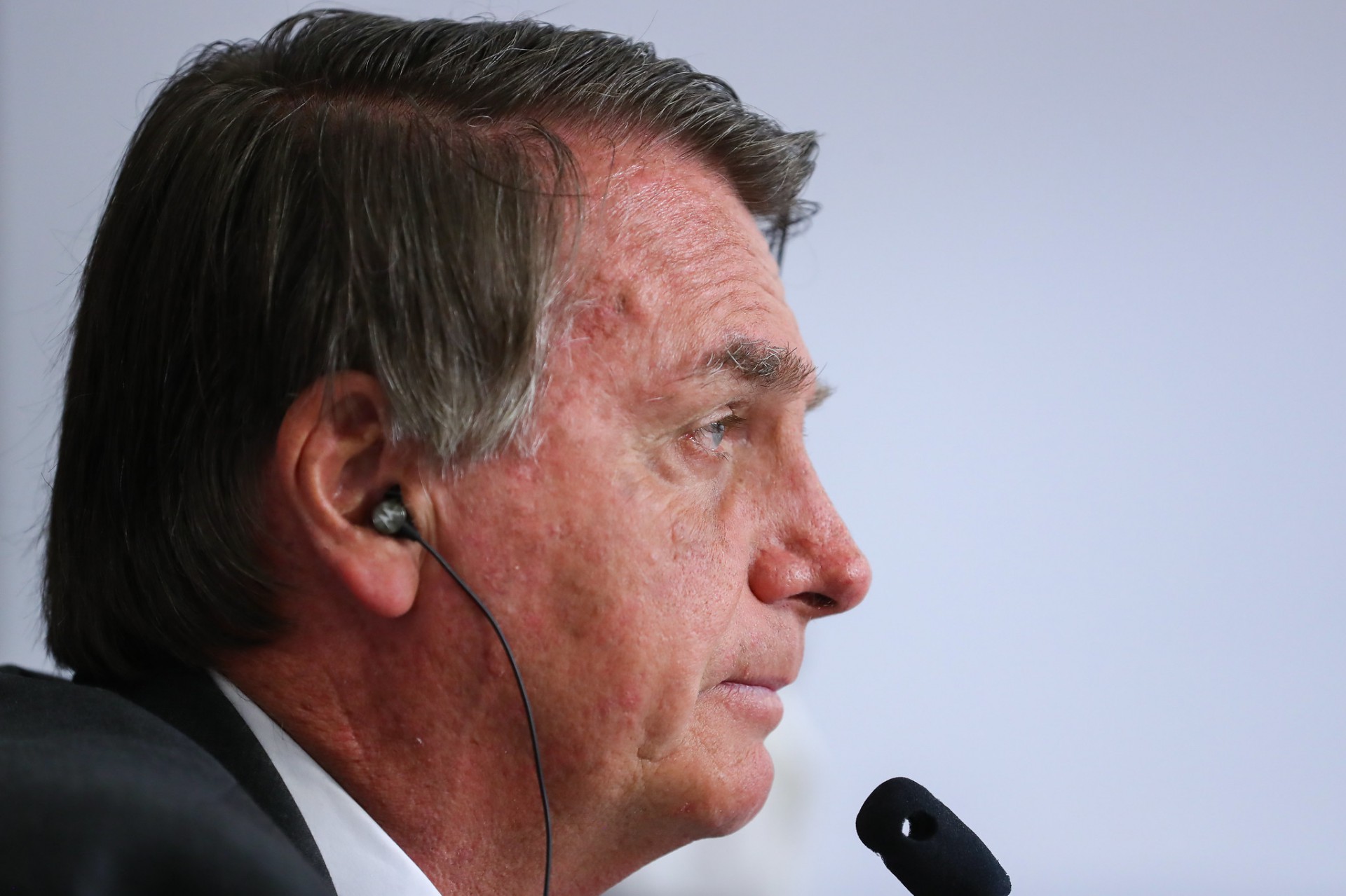 Bolsonaro reafirma que não sairá das 4 linhas da Constituição