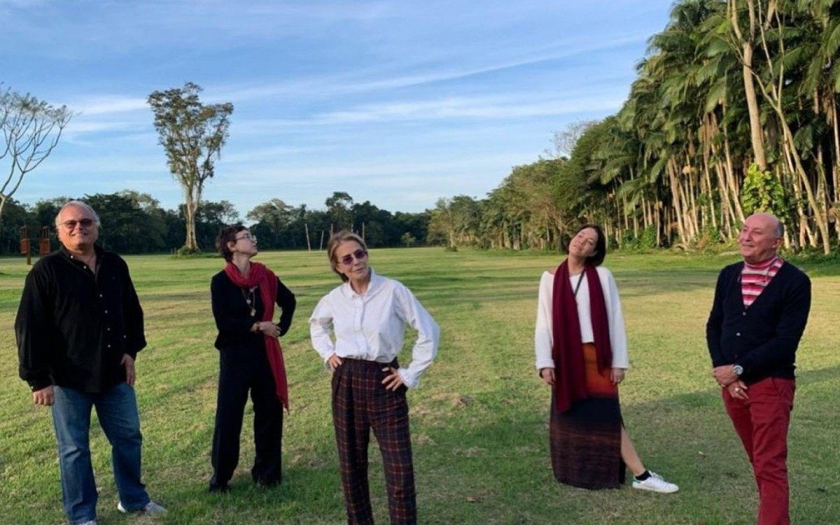 Maitê Proença e Adriana Calcanhoto estão namorando, segundo a revista 'Veja'