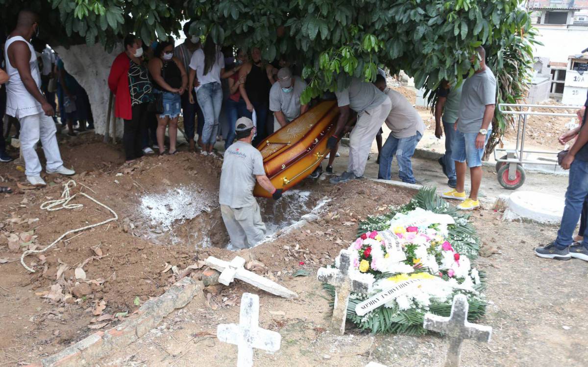 Passageiro Marcos Appolinario da Silva foi enterrado no Cemit&eacute;rio do &Eacute;den